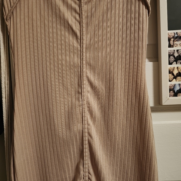 PrettyLittleThing Dress - Picture 4 of 10